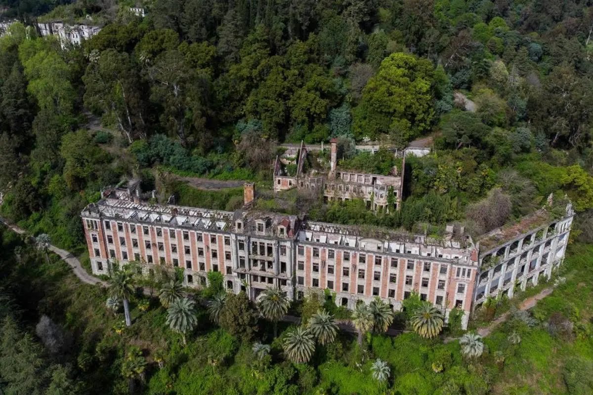 പ്രണയം കൊണ്ടൊരു കൊട്ടാരം: രോഗിയായ ഭാര്യയ്ക്കായി നിർമ്മിച്ച മണിമാളിക പിന്നീട് സാനിറ്റോറിയമായി മാറിയ വിസ്മയ ചരിത്രം