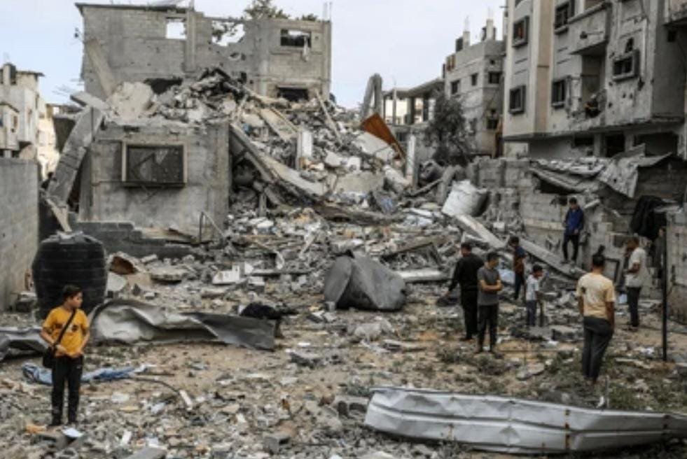 ഹമാസ് കരാർ ലംഘനം ചെയ്തു തങ്ങളുടെ രണ്ട് സൈനികരെ വധിച്ചു എന്ന് ആരോപിച്ച് ഗാസയിൽ ഇസ്രായേൽ വ്യോമാക്രമണം നടത്തി 44 പേർ കൊല്ലപ്പെട്ടു