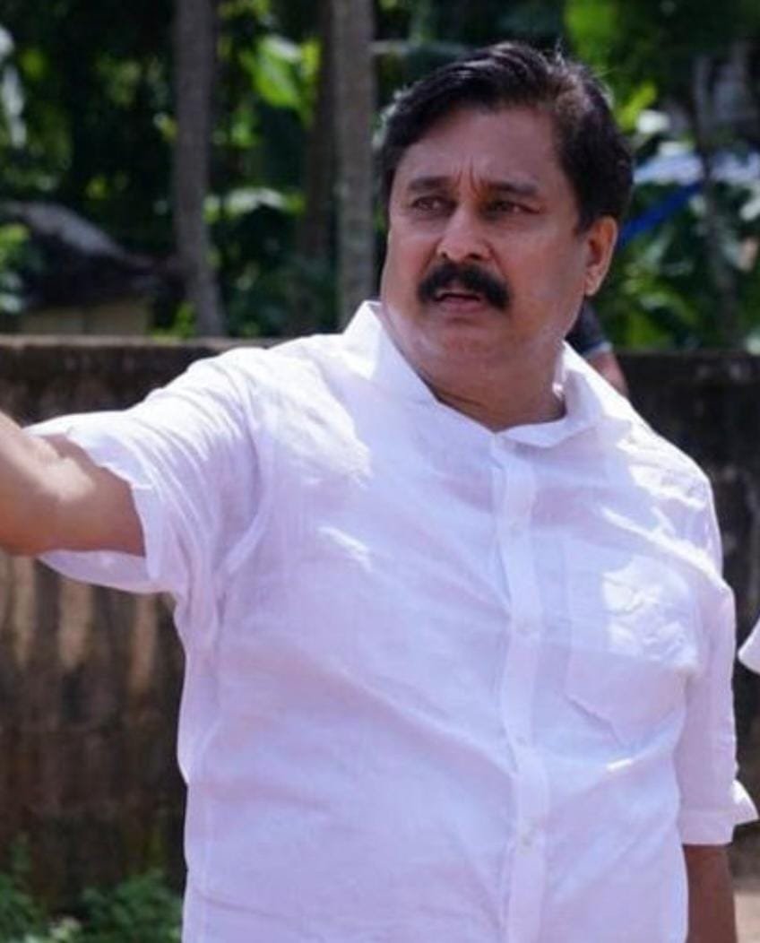 കായിക മന്ത്രി വി. അബ്ദുറഹിമാൻ മാധ്യമപ്രവർത്തകരോട് രോഷം പ്രകടിപ്പിച്ചു.അർജെന്റീന ടീമിന്റെ കേരള സന്ദർശനം മാറ്റിവെച്ചതിനെ കുറിച്ചുള്ള ചോദ്യങ്ങൾക്കിടെയായിരുന്നു സംഭവം