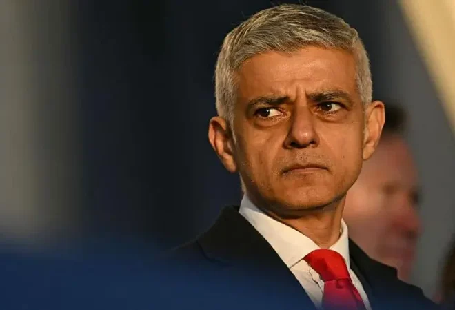 പുതിയ ഇമിഗ്രേഷൻ നിയമങ്ങൾ തൽക്കാലം നിർത്തിവെക്കണം: സാദിഖ് ഖാൻ ആവശ്യപ്പെട്ടു