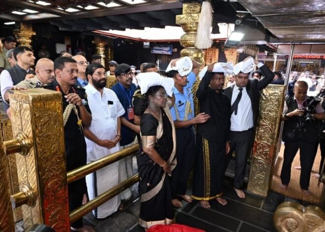 ചരിത്രം കുറിച്ച് രാഷ്ട്രപതി ദ്രൗപദി മുർമു ശബരിമലയിൽ: പതിനെട്ടാം പടി ചവിട്ടിയ ആദ്യ വനിതാ രാഷ്ട്രത്തലവ