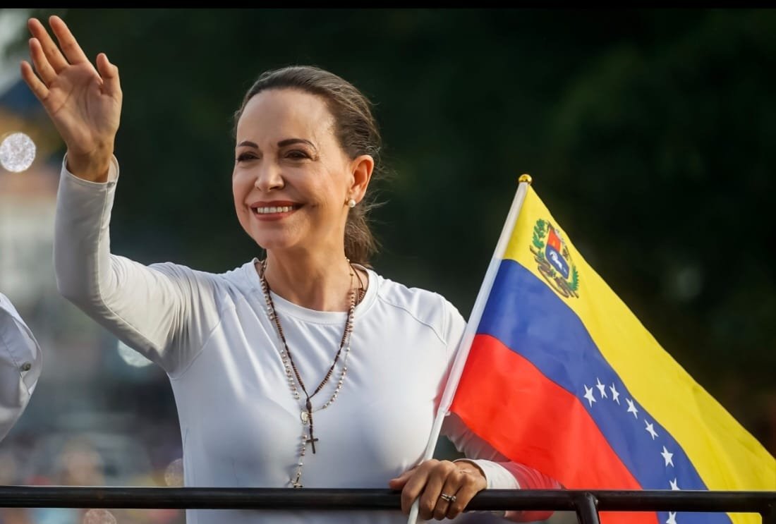 2025-ലെ നൊബൽ സമാധാന സമ്മാനം വെനീസ്വേലയിലെ രാഷ്ട്രീയ മനുഷ്യാവകാശ പ്രവർത്തക മരിയ കൊറീന മച്ചാടോ ക്ക് “വെനിസുവേലയിൽ ജനാധിപത്യ അവകാശങ്ങൾ അവകാശപ്പെടാനുള്ള പ്രവർത്തനത്തിന് ഈ വർഷത്തെ നൊബൽ സമാധാനപ്രൈസ് നേടി.”