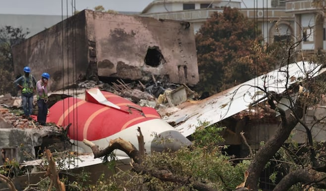 എയർ ഇന്ത്യ ഡ്രീംലൈനർ അപകടം: പൈലറ്റിൻ്റെ പിതാവ് സുപ്രീം കോടതിയെ സമീപിച്ചു