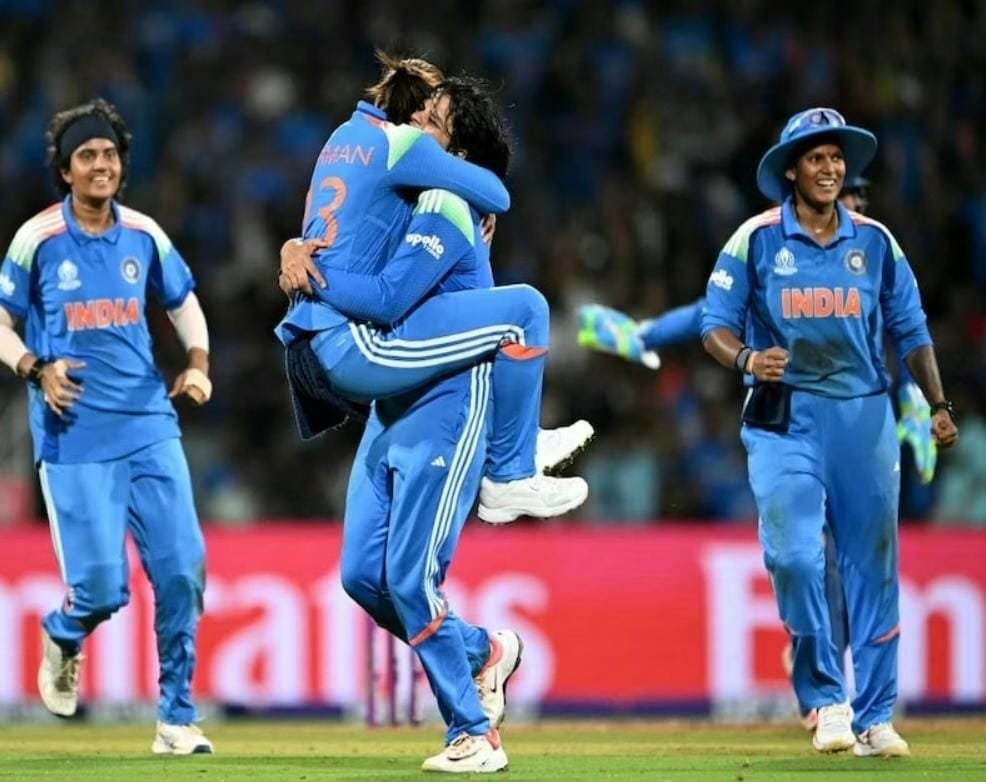 ഇന്ത്യ ദക്ഷിണാഫ്രിക്കയെ 52 റൺസിന് തോൽപ്പിച്ച് വനിതാ ക്രിക്കറ്റ് ലോകകപ്പ് ആദ്യമായി സ്വന്തമാക്കി.