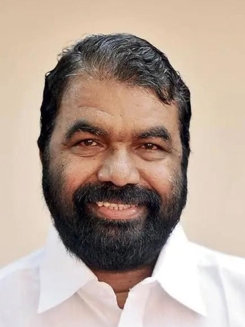 എറണാകുളം-ബെംഗളൂരു വന്ദേഭാരത് എക്സ്പ്രസിൽ ആർ.എസ്.എസ് ഗണ ഗീതം ആലപിച്ചതിനെതിരെ കടുത്ത രാഷ്ട്രീയ പ്രതികരണവും പ്രതിഷേധങ്ങളും ഉയരുന്നു അന്വേഷണം പ്രഖ്യാപിച്ച് മന്ത്രി വി ശിവൻകുട്ടി