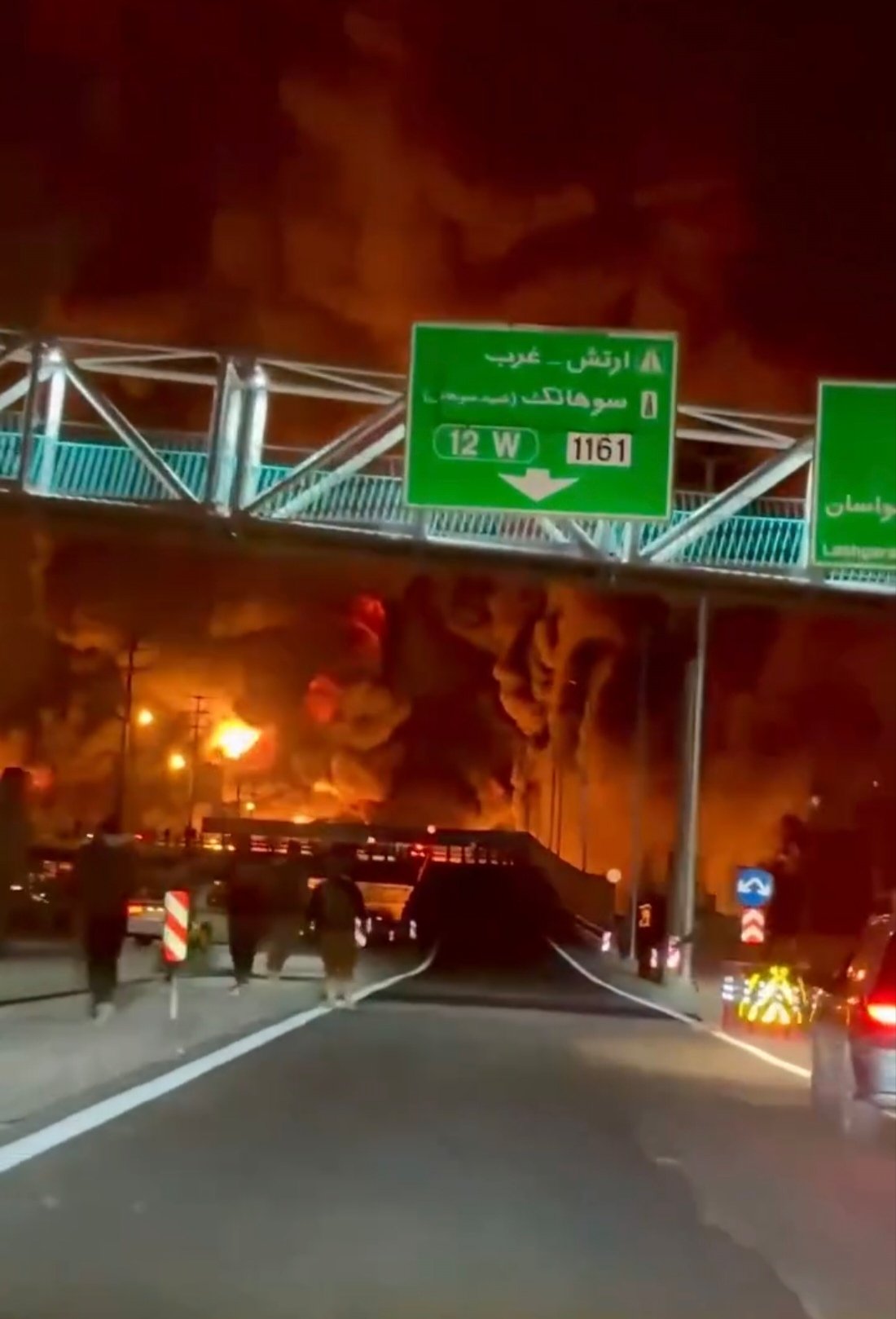 ഇസ്രായേൽ നടത്തിയ വ്യോമാക്രമണത്തിൽ ഇറാൻ തലസ്ഥാനമായ ടെഹ്റാനിലെ പ്രധാന എണ്ണ സംഭരണ കേന്ദ്രങ്ങൾക്കും ശുദ്ധീകരണശാലകൾക്കും നേരെ വൻ ആക്രമണം നടന്നതായി റിപ്പോർട്ടുകൾ.