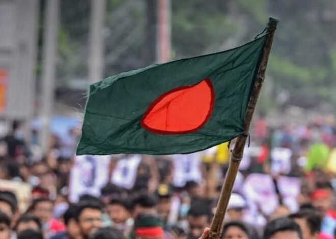 ബംഗ്ലാദേശിൽ പൂജാചടങ്ങിനിടെ ഉണ്ടായ ബോംബേറിൽ നിരവധി പേർക്ക് പരിക്കേറ്റതായി റിപ്പോർട്ട്. മതപരമായ ചടങ്ങ് നടക്കുന്നതിനിടെയാണ് അക്രമികൾ ആക്രമണം നടത്തിയത് എന്നാണ് പ്രാഥമിക വിവരം.