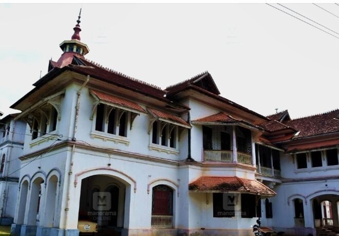 തിരുവനന്തപുരം കവടിയാർ കൊട്ടാരത്തിൽ വൻ മോഷണം ഏകദേശം 2 കോടി രൂപ വിലവരുന്ന സ്വർണാഭരണങ്ങൾ നഷ്ടം പരാതി നൽകിയിരിക്കുന്നത് രാജകുടുംബാംഗം അശ്വതി തിരുനാൾ ഗൗരി ലക്ഷ്മി ഭായി