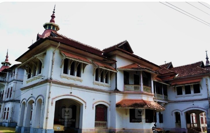 തിരുവനന്തപുരം കവടിയാർ കൊട്ടാരത്തിൽ വൻ മോഷണം ഏകദേശം 2 കോടി രൂപ വിലവരുന്ന സ്വർണാഭരണങ്ങൾ നഷ്ടം പരാതി നൽകിയിരിക്കുന്നത് രാജകുടുംബാംഗം അശ്വതി തിരുനാൾ ഗൗരി ലക്ഷ്മി ഭായി